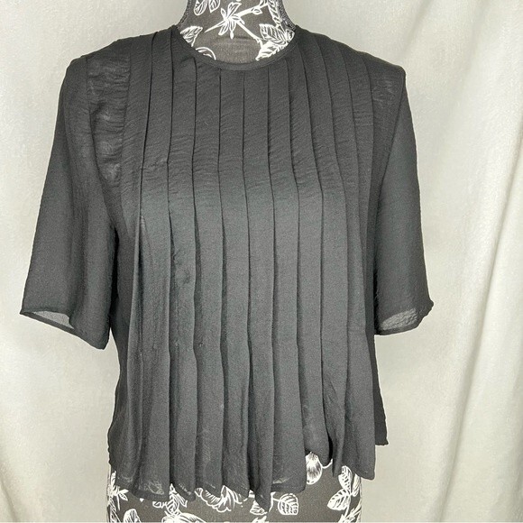 Oak + Fort Short Sleeve Blouse with Pleats - Picture 1 of 6